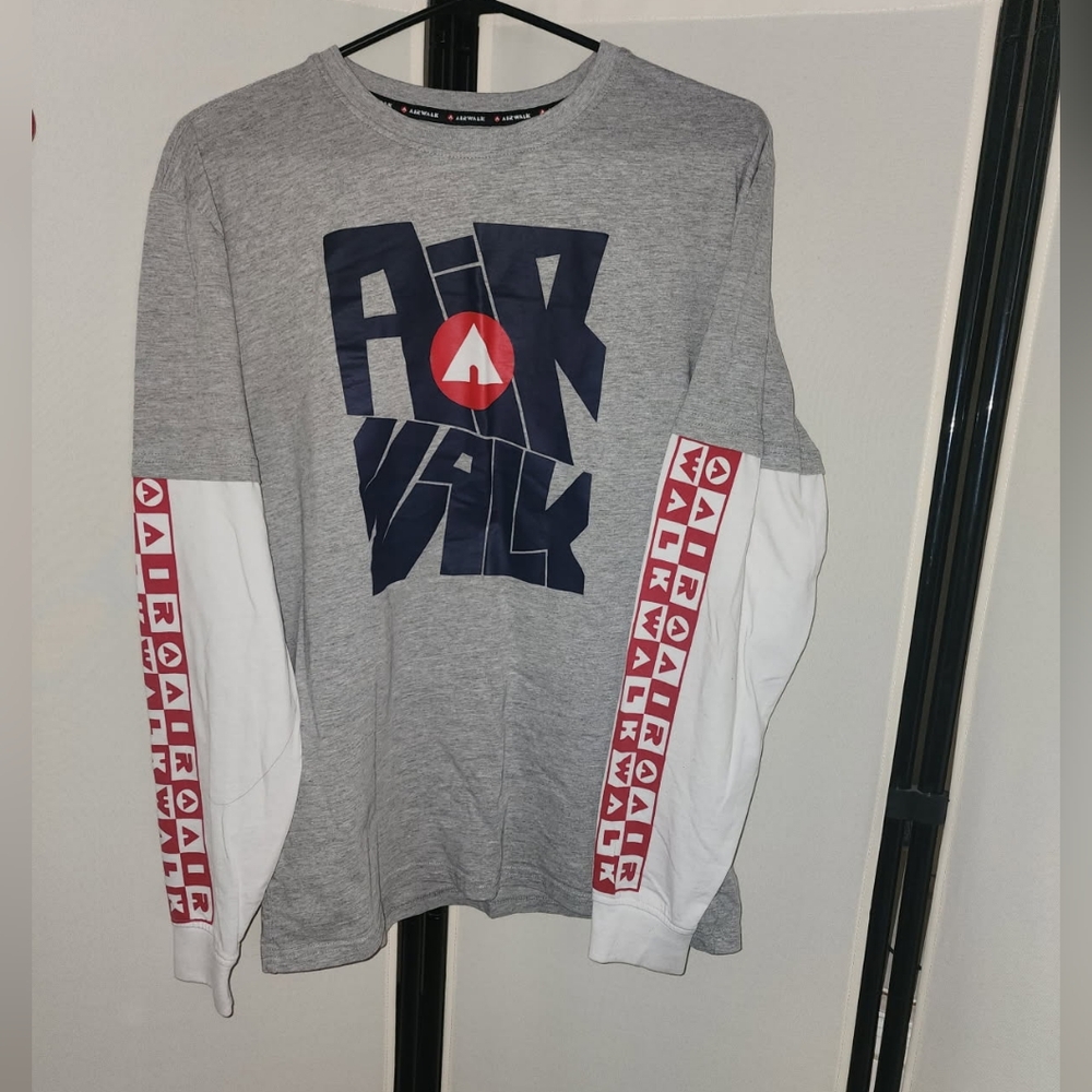 Airwalk Gray and White Long Sleeve Shirt Size Small
